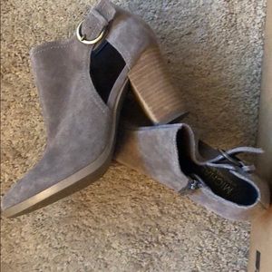Beige suede short fashion boots.
